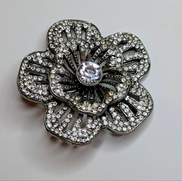 Vintage Jewelry - Vintage Rhinestone Flower Hair Clip / Brooch – Silver Tone